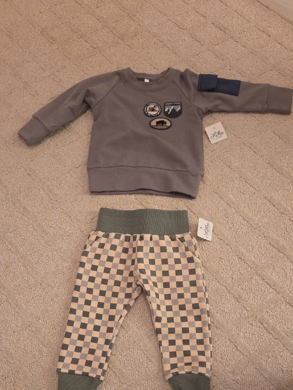 Patch Pullover & Green Check Joggers Set